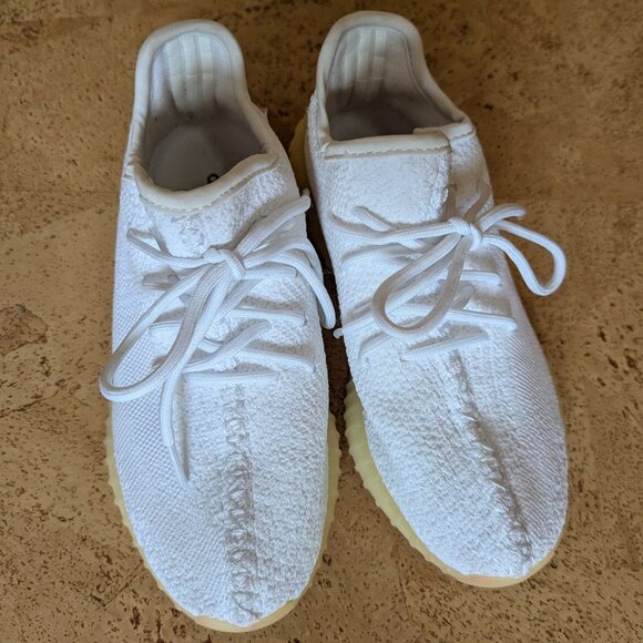 Yeezy 350 v2 size 6 euc - Picture 1 of 3